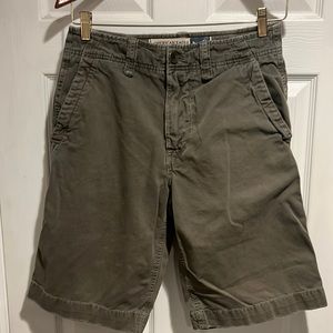 American eagle 28 men 100% cotton longer length grey khakis shorts